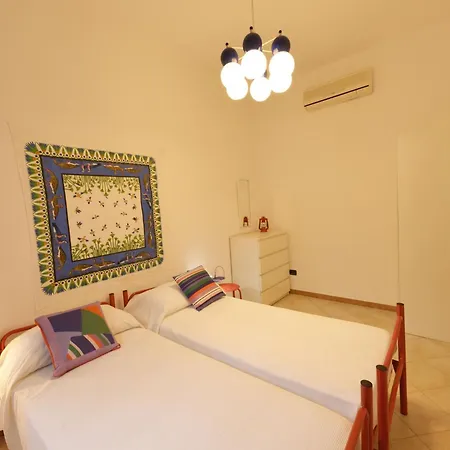 Vacation With Private Pool, 度假居 *