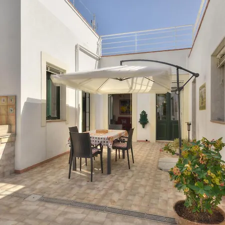 Vacation With Private Pool, Casa vacanze *