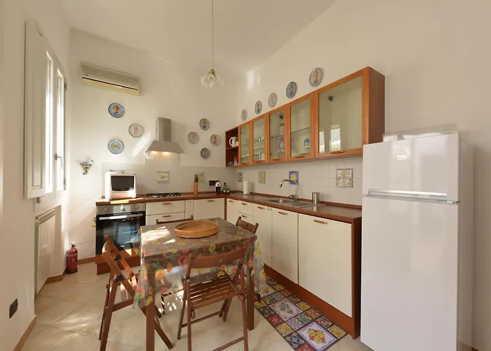 Vacation With Private Pool, Casa vacanze