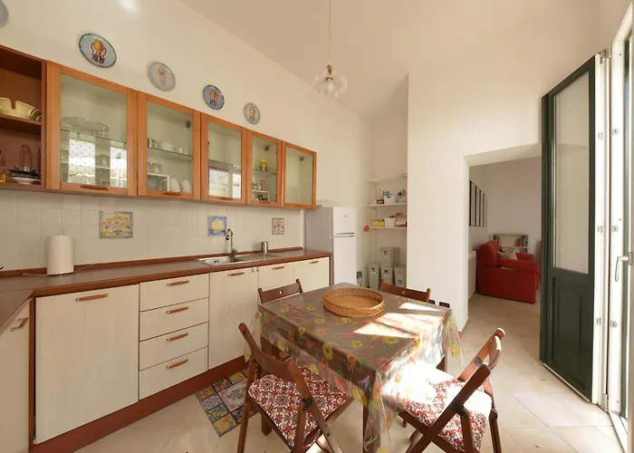 Vacation With Private Pool, Casa vacanze